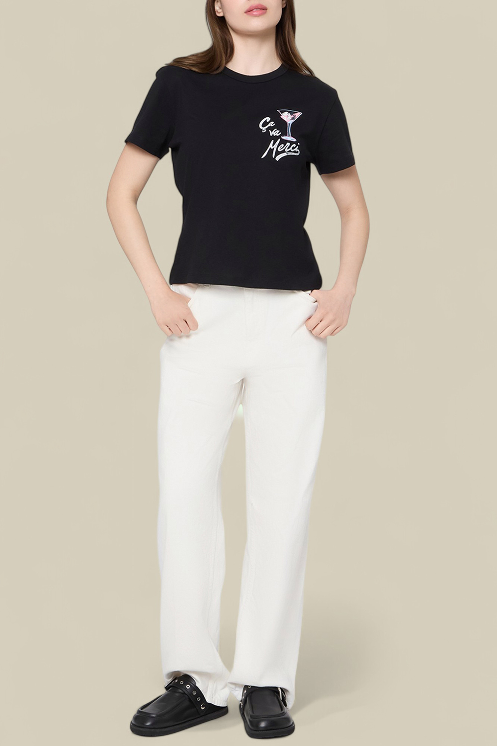 תמונת כל הלוק של חולצת טי